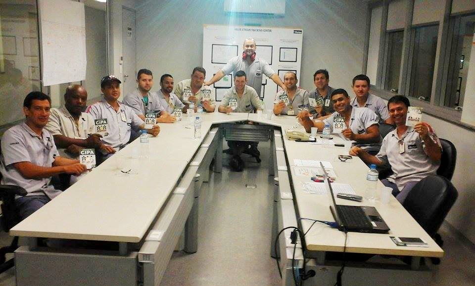 Sindicato entrega cartilhas para cipeiros da Parker