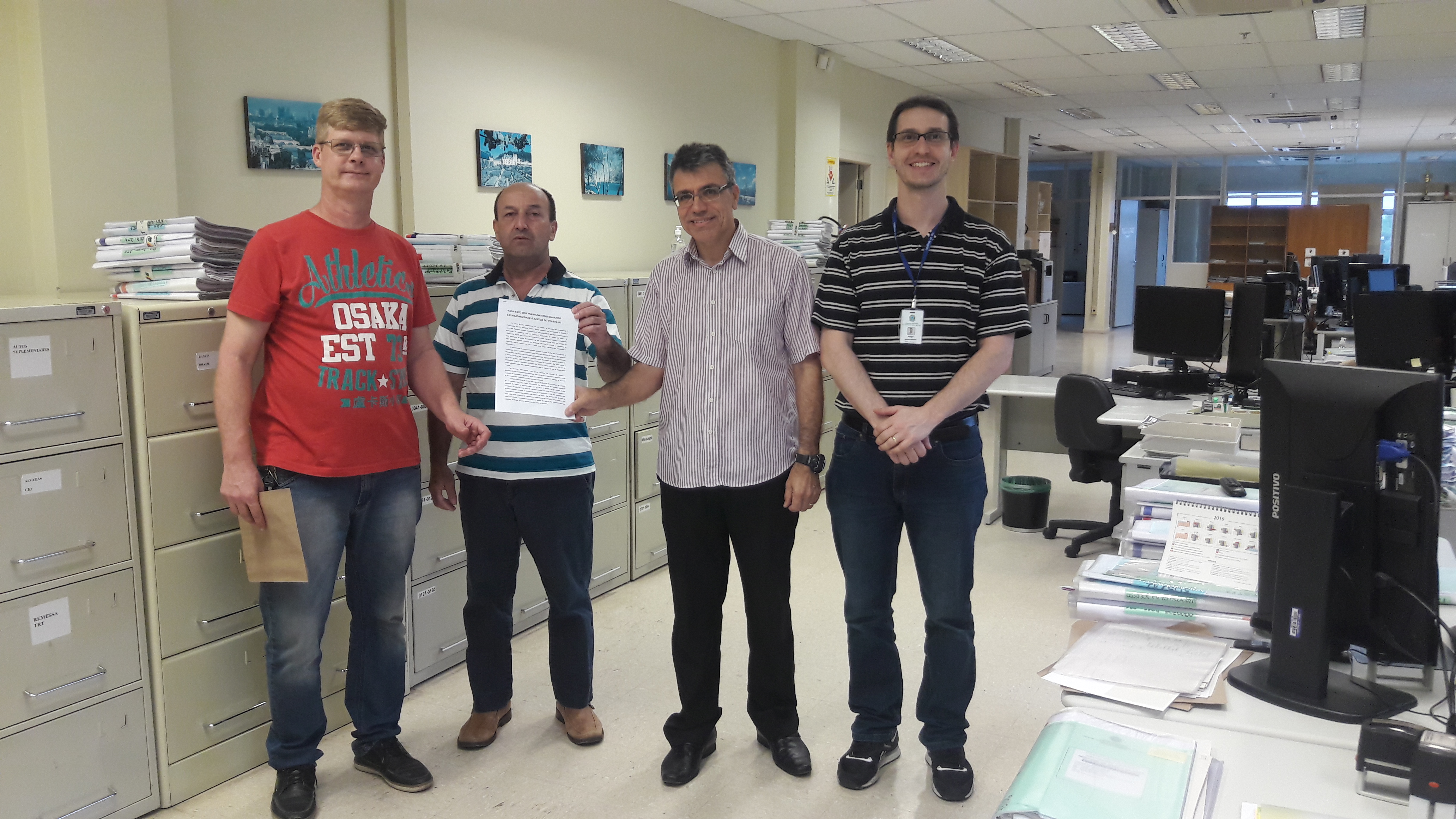 Metalúrgicos entregam manifesto em defesa da Justiça do Trabalho