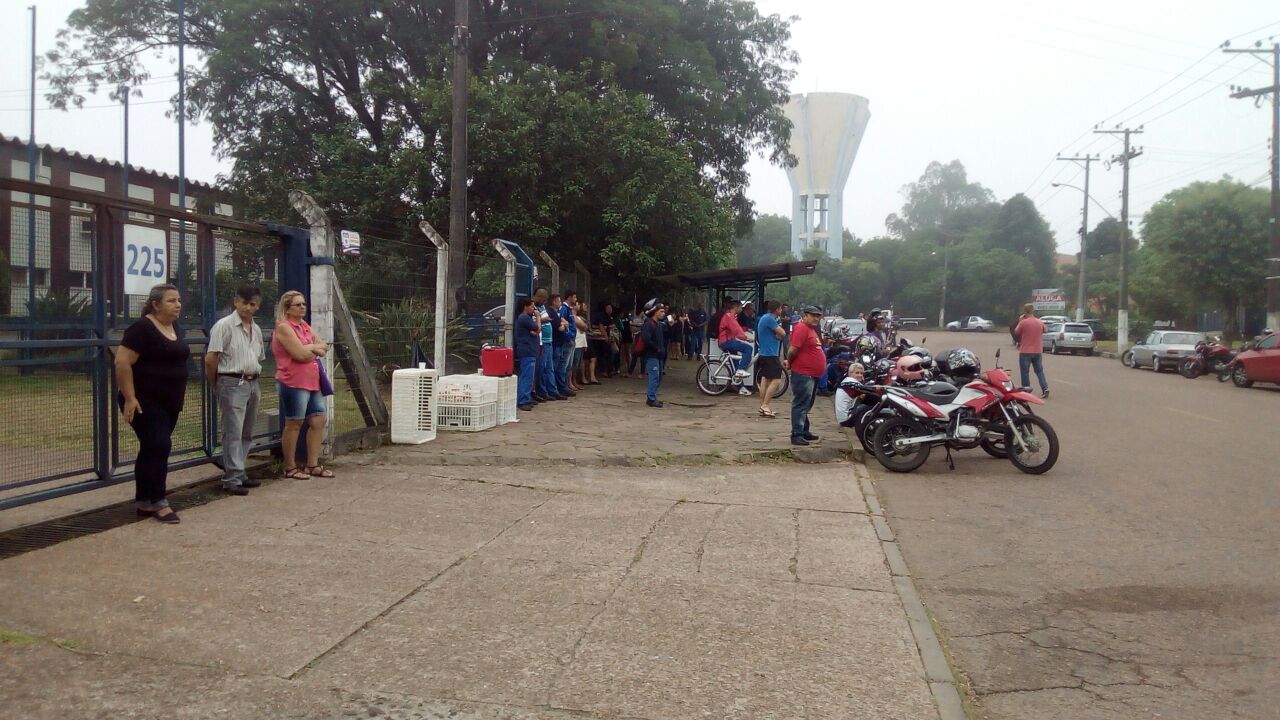 Metalúrgica THF: Trabalhadores paralisam produção por atraso de pagamento