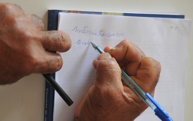 Pesquisa do IBGE mostra que educação brasileira ainda não é para todos