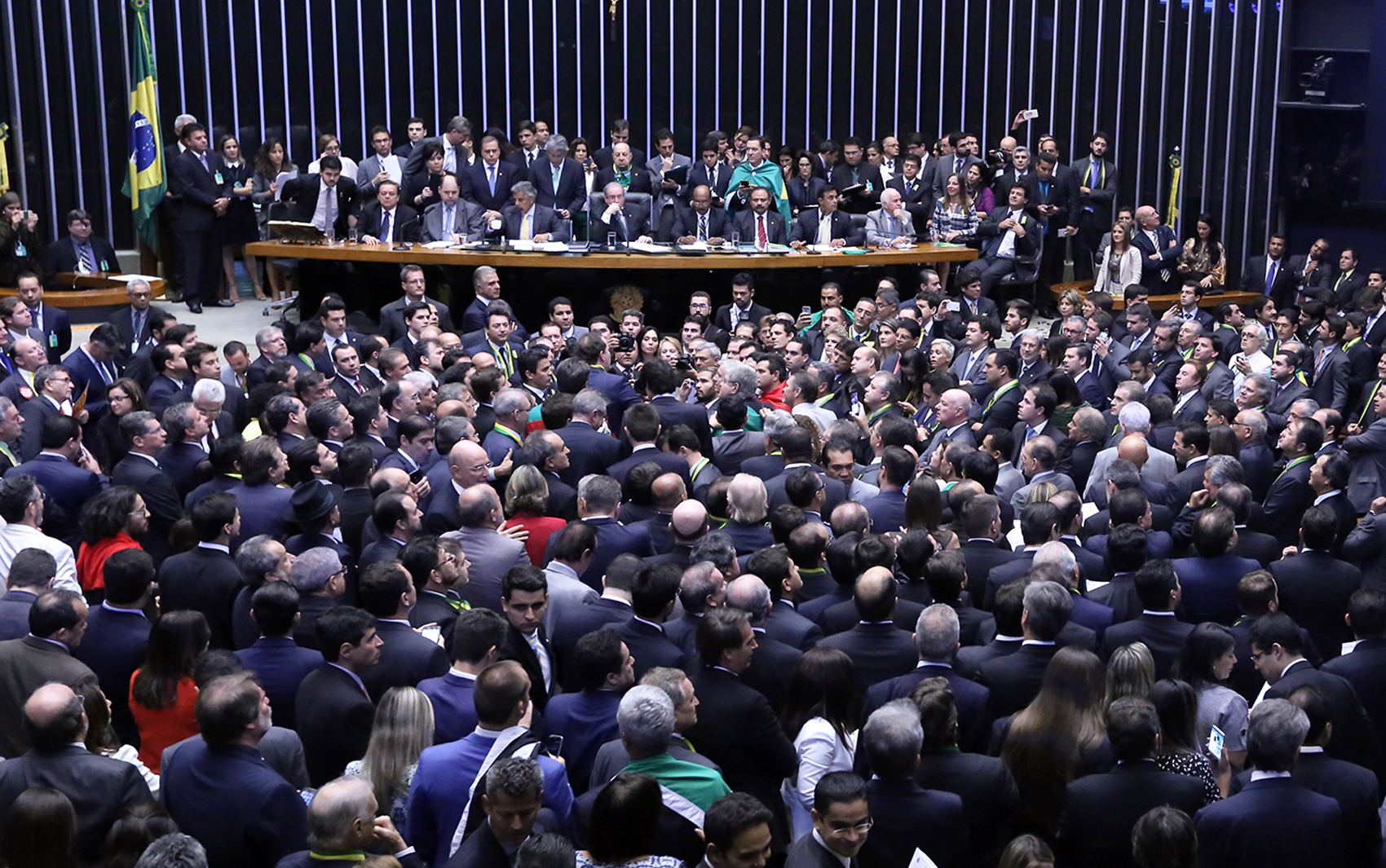 Deputados que defendem reforma têm direito à aposentadoria integral aos 60 anos