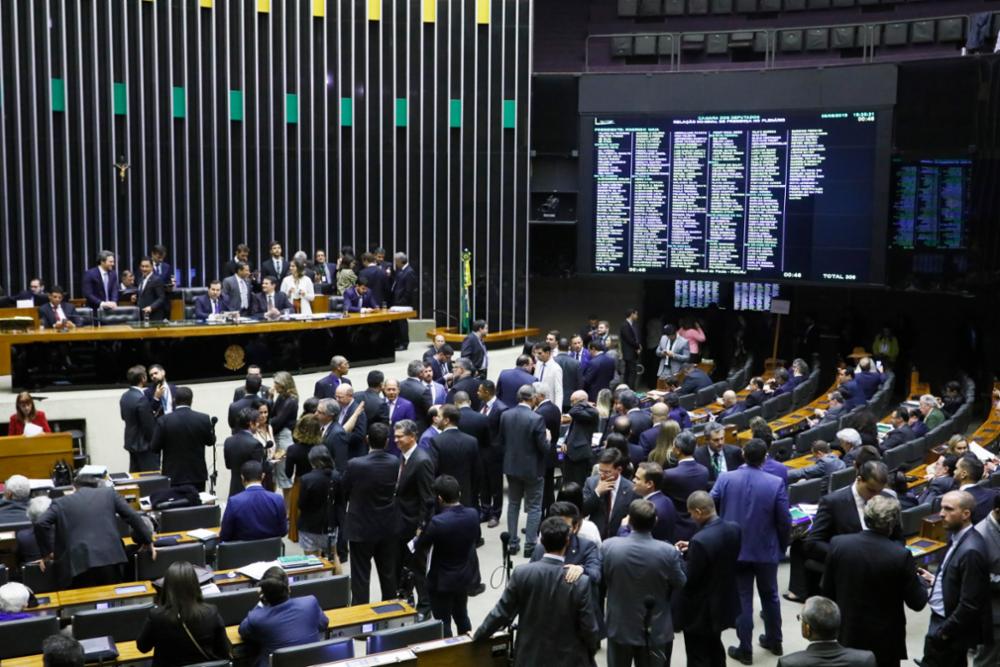 Na madrugada e sem alarde, Câmara aprova reforma da Previdência em 2º turno