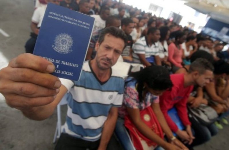 Governo Bolsonaro vai descontar 7,5% dos desempregados que recebem seguro-desemprego