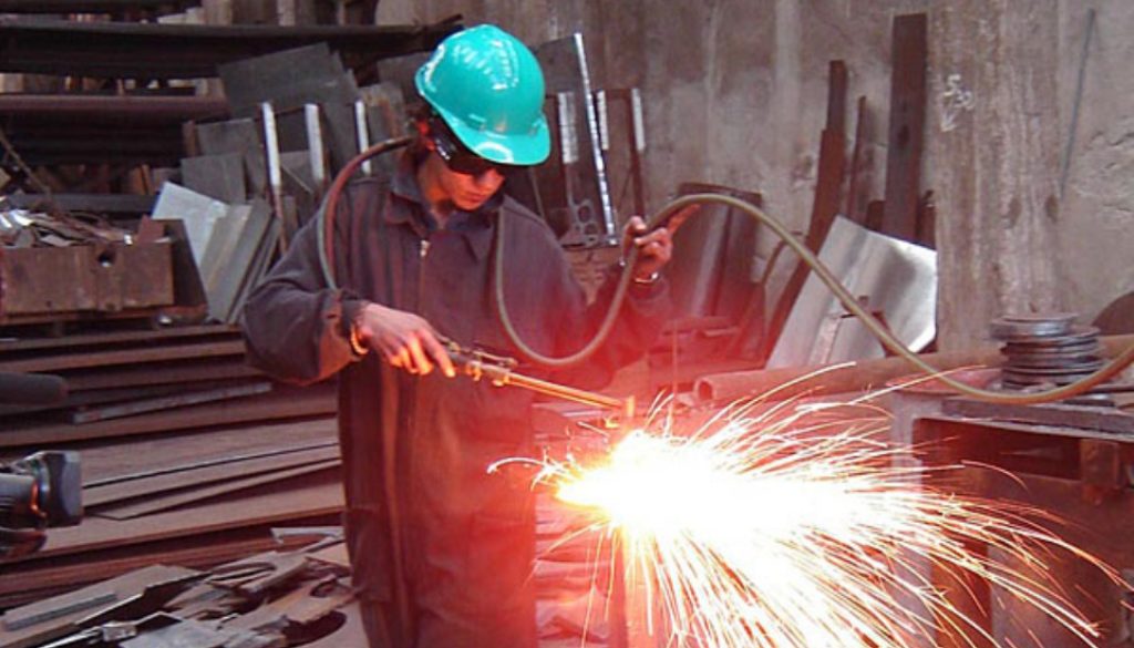 Redução do adicional de periculosidade é outro absurdo do governo Bolsonaro, diz Dieese