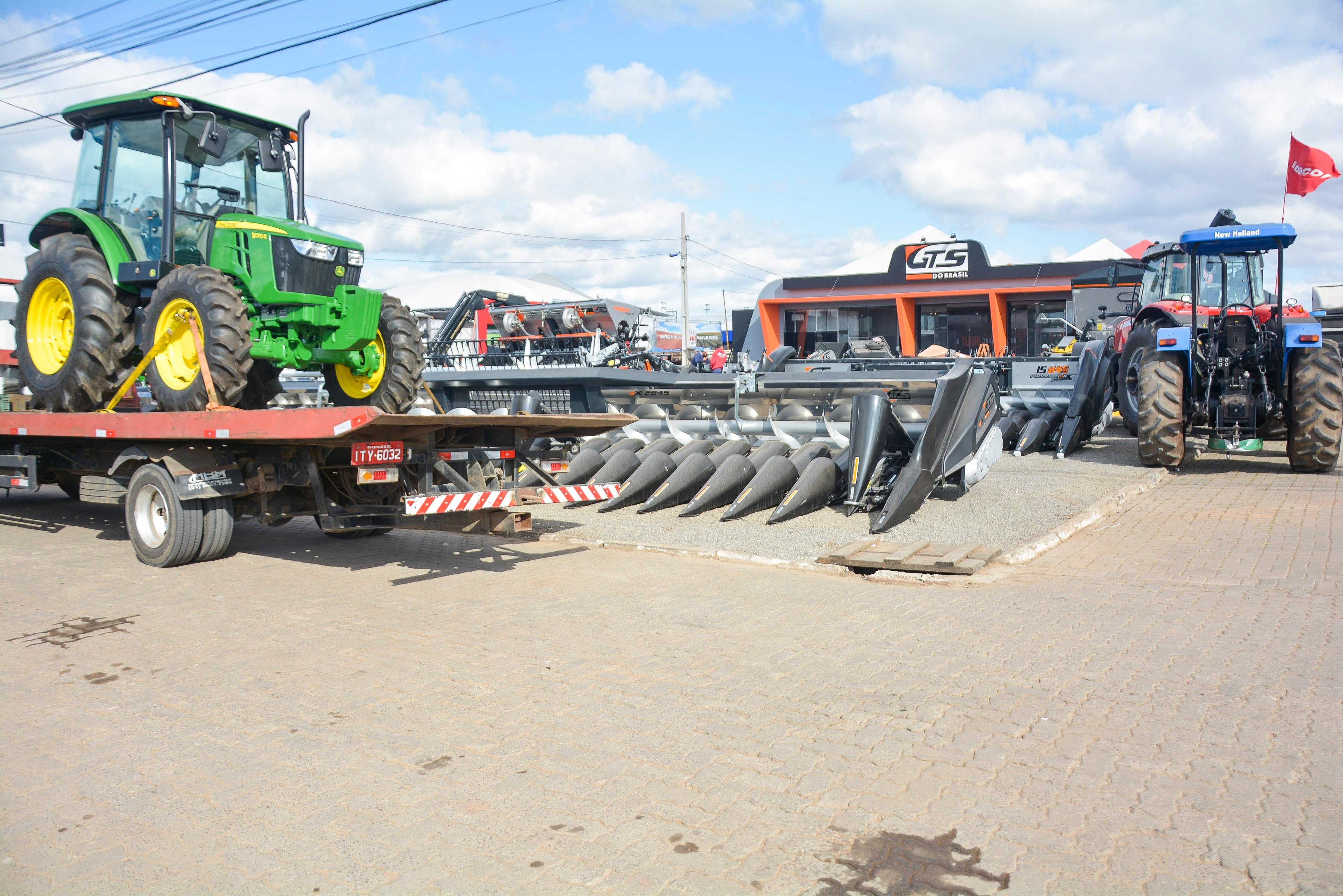 Vendas de máquinas agrícolas têm queda de 15% em relação a setembro, diz Anfavea