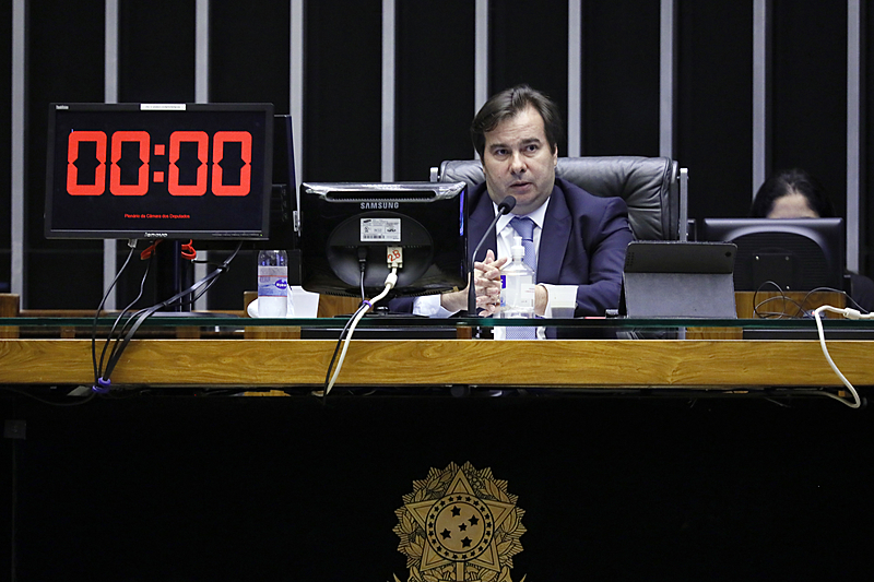 Em meio à pandemia, Câmara aprova Carteira Verde e Amarela e retira mais direitos