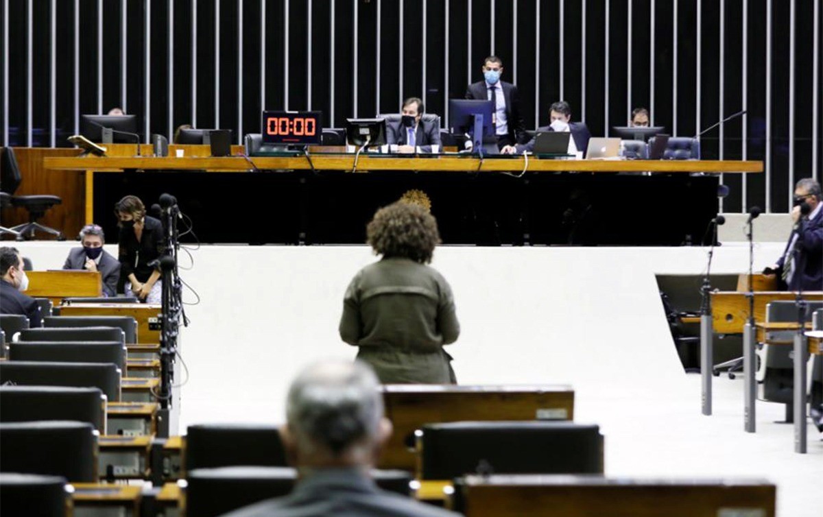 Câmara aprova medida que mexe em regras trabalhistas durante o período de pandemia