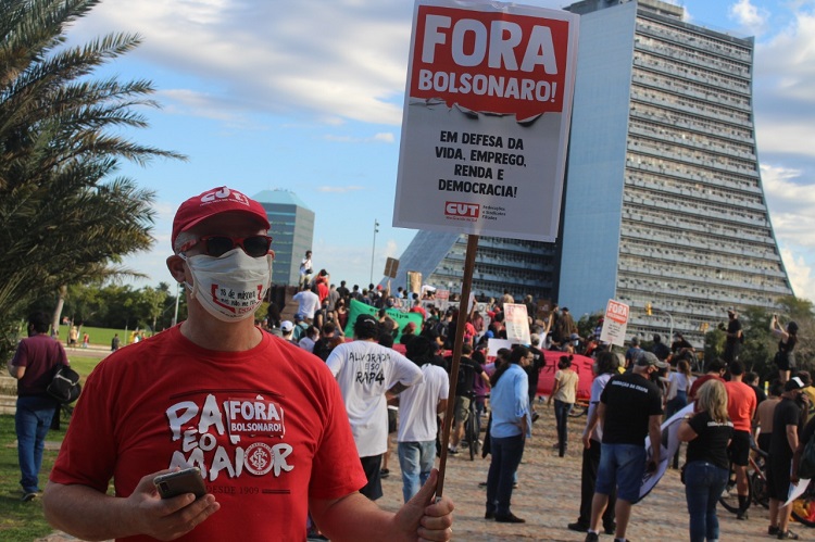 Bolsonaro governa de costas para a soberania do Brasil