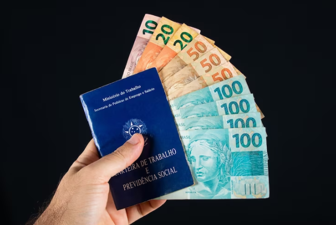 Consulta ao abono salarial pode ser feita a partir desta terça-feira; saiba quem tem direito